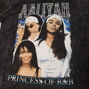 AALIYAH Princess of R&B crewneck T-Shirt women's small washed black